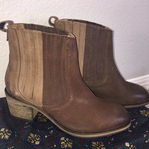 Rebels Drea chelsea boot size 8